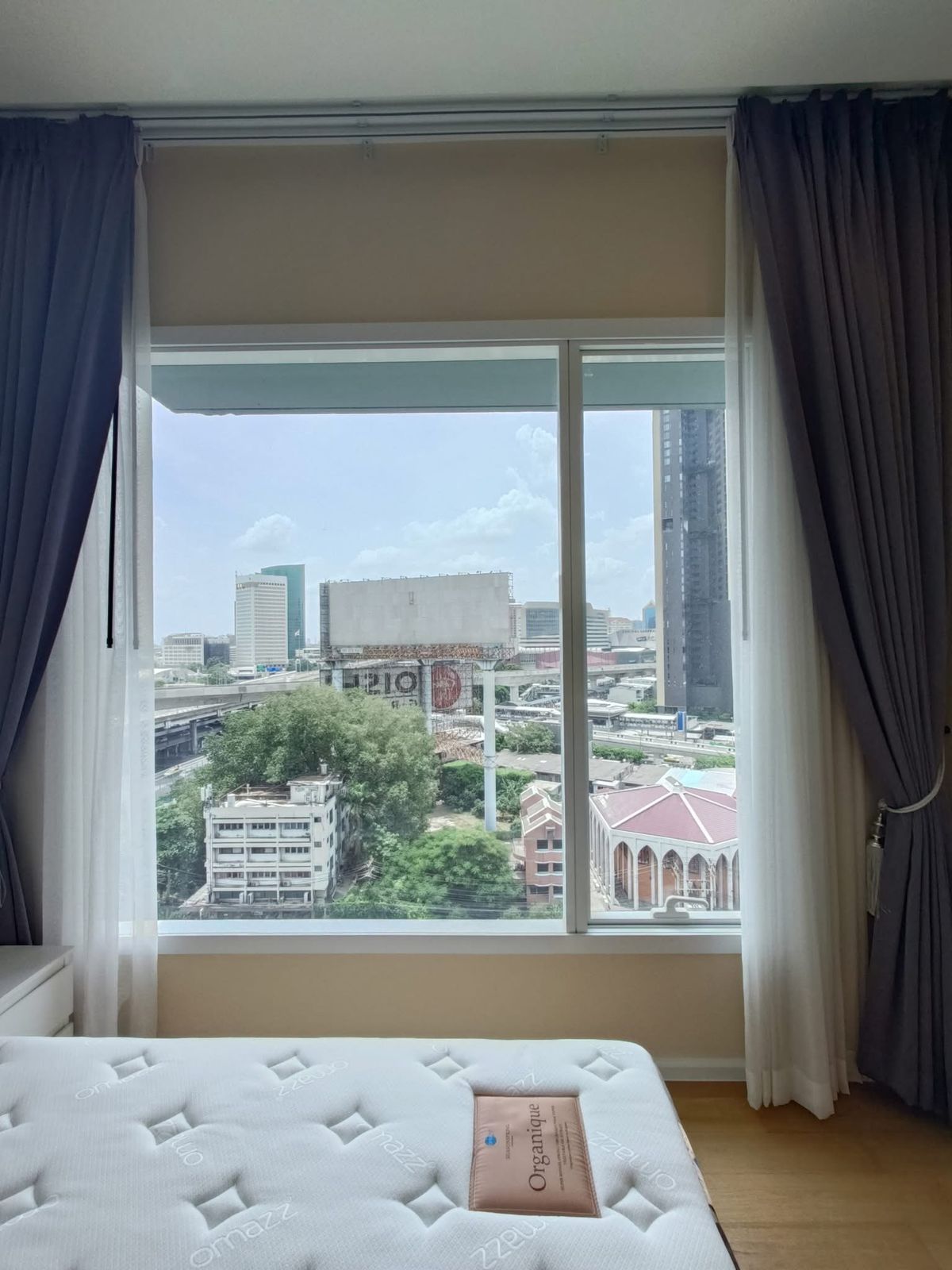 ให้เช่าคอนโดลาดพร้าว เซ็นทรัลลาดพร้าว : ให้เช่า 📍 The Saint Residences 📍 เฟอร์นิเจอร์ และ เครื่องใช้ไฟฟ้าครบ ใกล้ BTS ห้าแยกลาดพร้าว