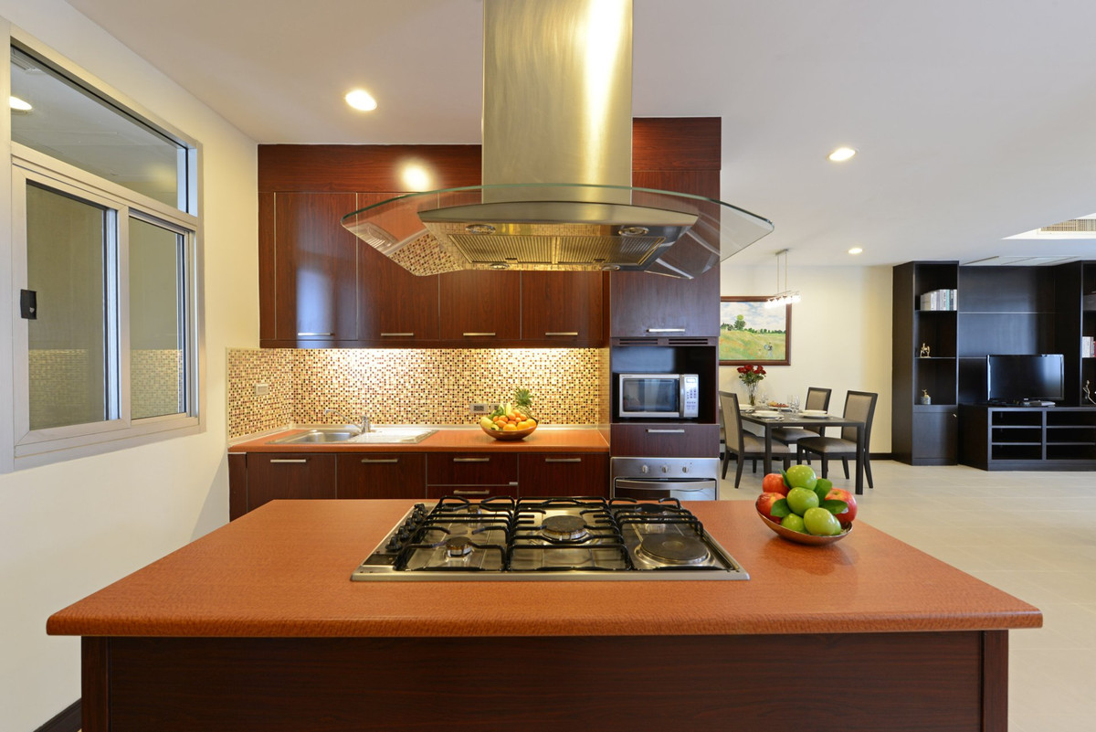 For RentCondoSukhumvit, Asoke, Thonglor : For Rent Huge Apartment in Asoke! 2 Bedroom-Renovated 155 SQ.M Near BTS Asoke Call 086-369-2224