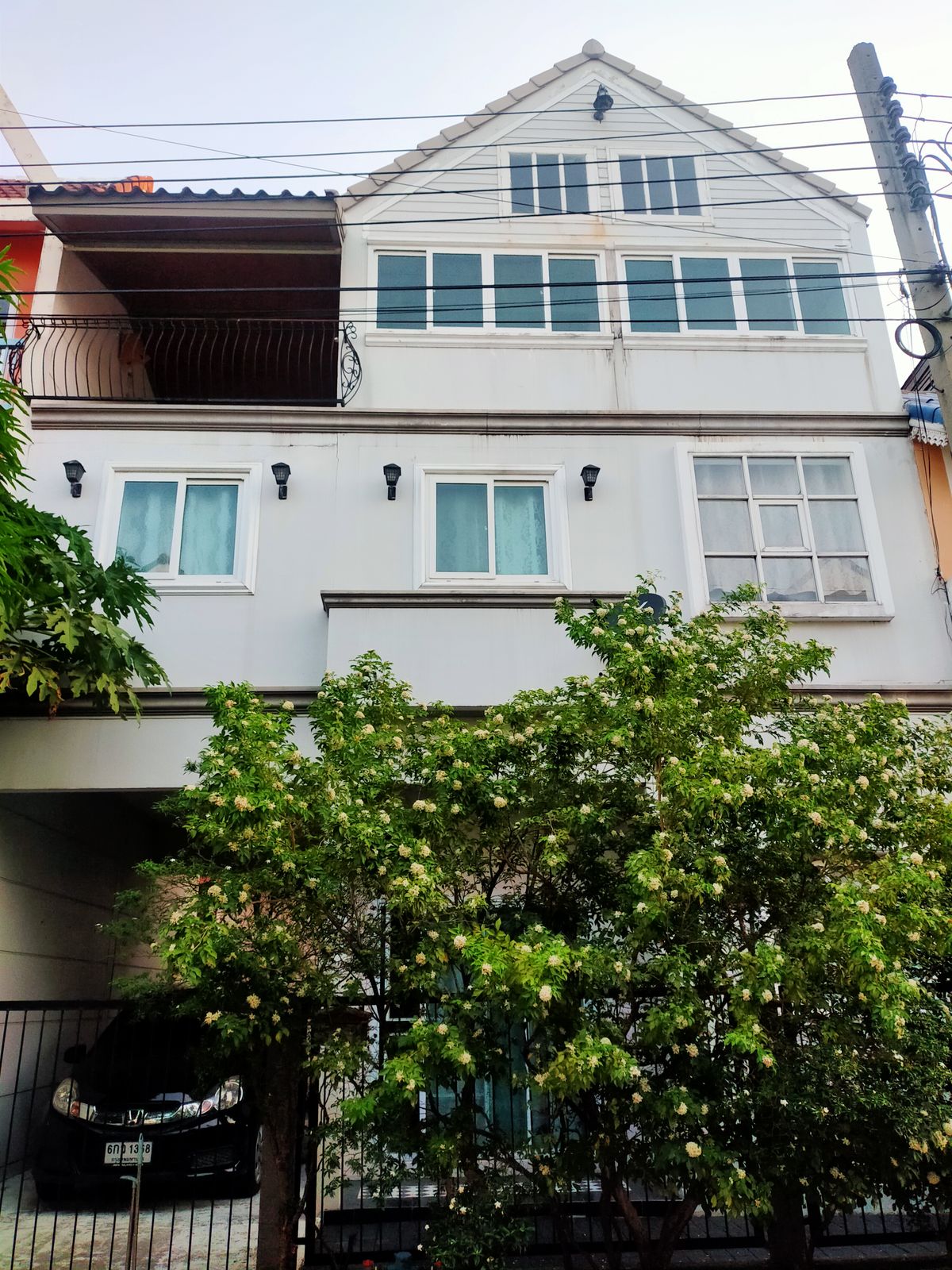 ขายทาวน์โฮมแจ้งวัฒนะ เมืองทอง : ทาวน์โฮมสไตร์ยุโรป 3 ชั้น บ้านลูกกอล์ฟ ใกล้รถไฟฟ้า ทางด่วน เมืองทองธานี