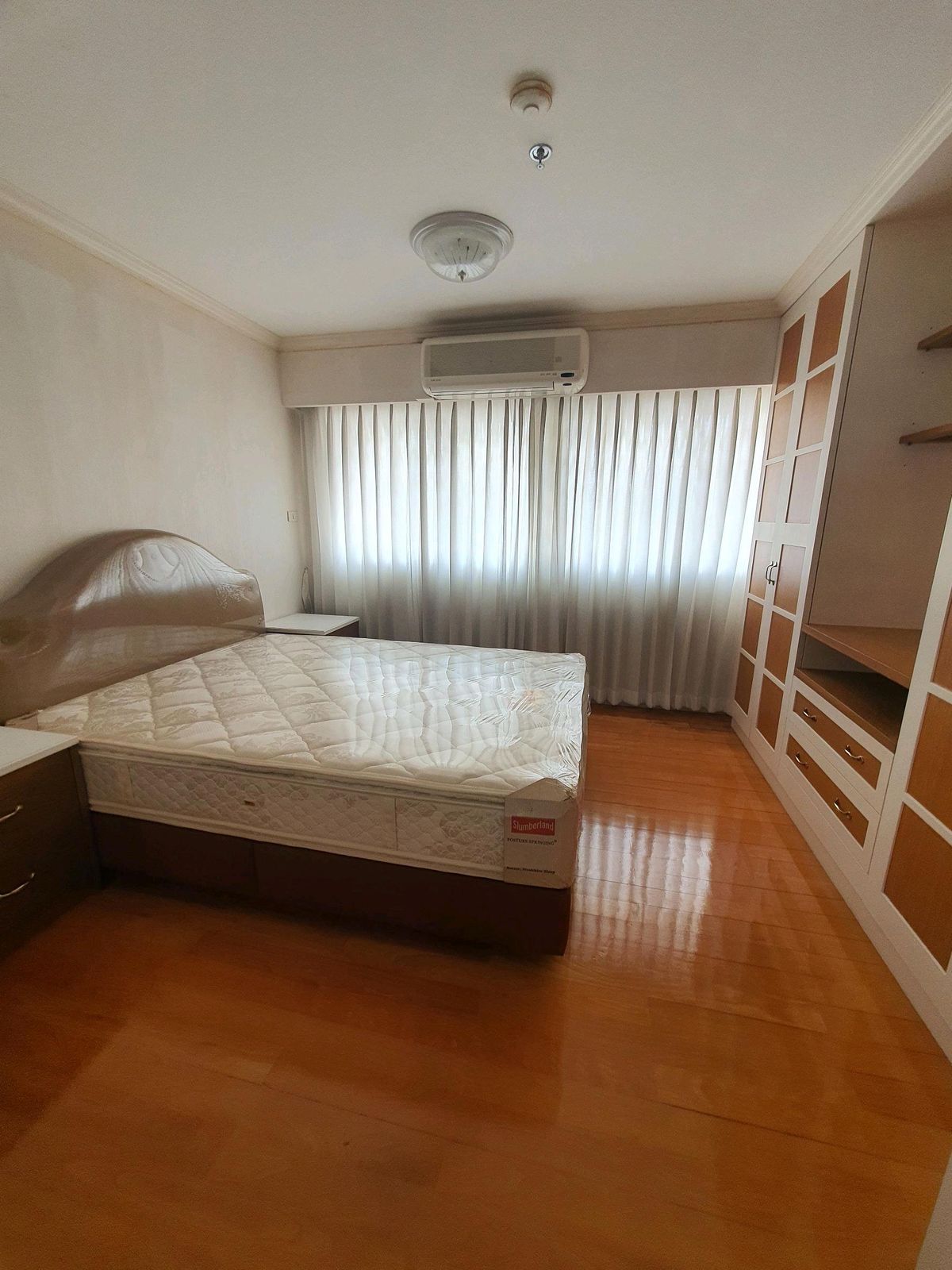 For RentCondoWitthayu, Chidlom, Langsuan, Ploenchit : 2 bed 2 bath 1 working room for rent price 42,000 Baht 150 Sq.m Fully Furnished. Big kitchen , New Mattress . At Royal Place 2, Rajdamri Area. contact Apple 0816582322 for view the unit. 