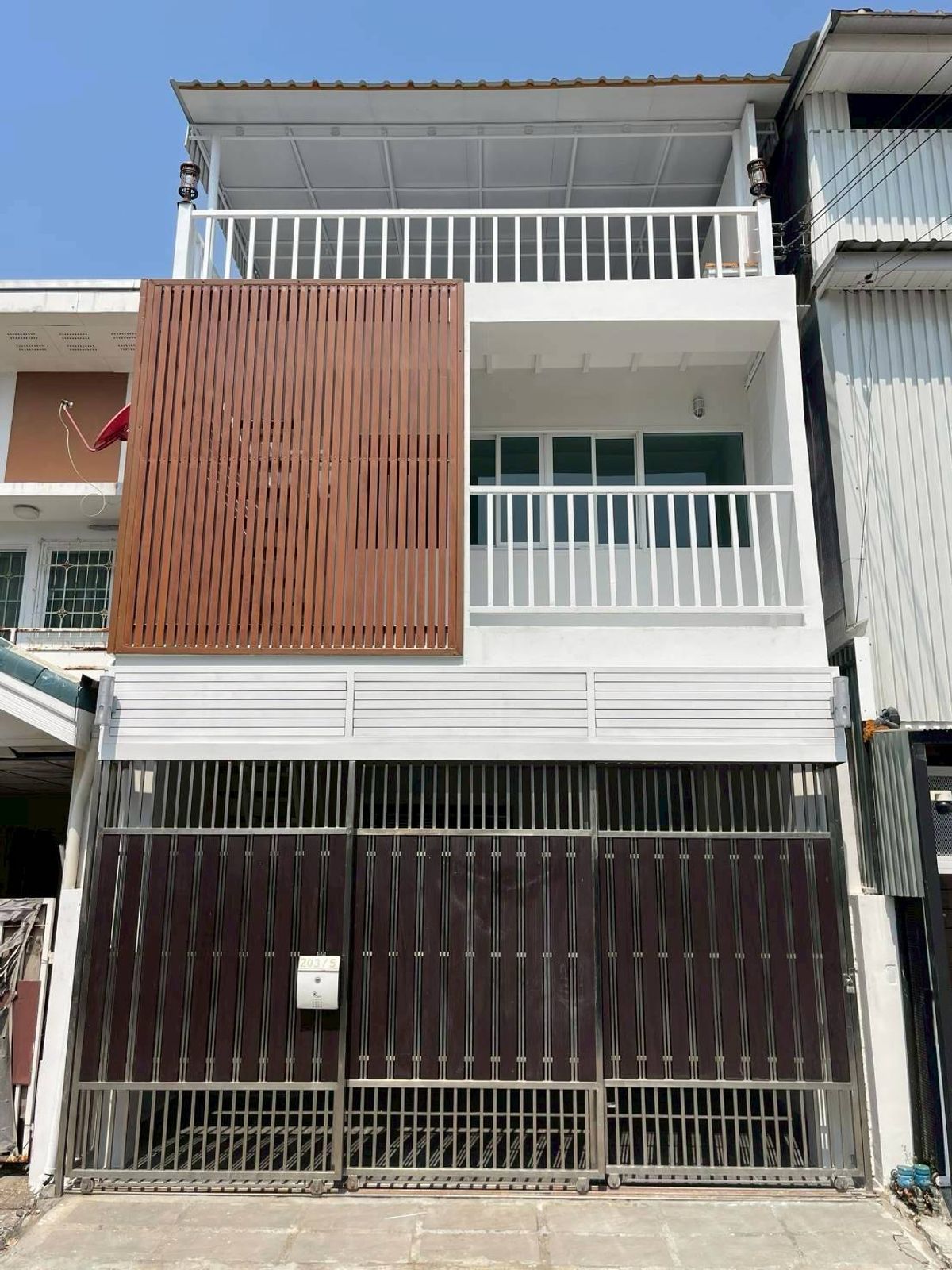ขายบ้านอ่อนนุช อุดมสุข : 🏠 Hoshi House – ทาวน์โฮม 3 ชั้น สไตล์ญี่ปุ่น รีโนเวทใหม่ พร้อมอยู่!  