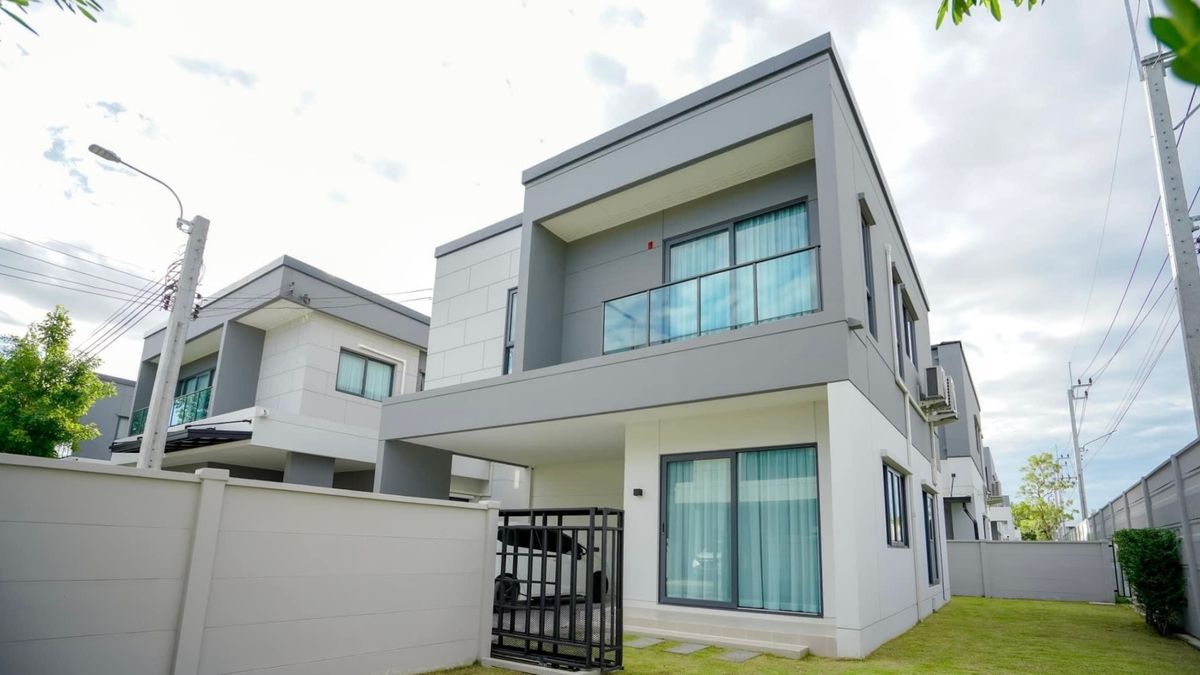 For SaleHouseBangna, Bearing, Lasalle : Detached house at 9.8 million corners! Centro Bangna is addicted to Mega Bangna.