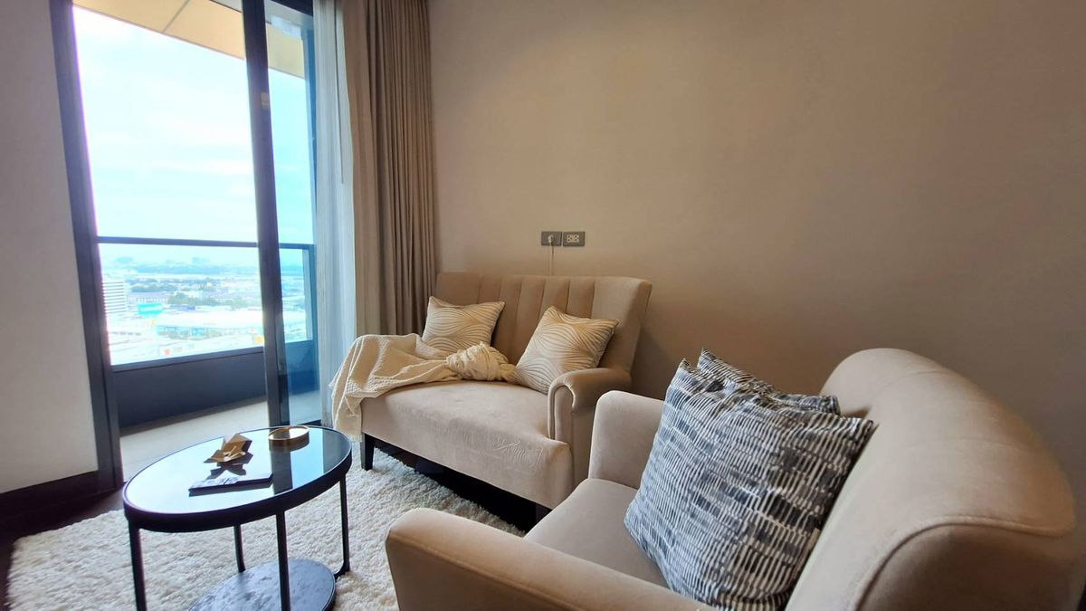For RentCondoSukhumvit, Asoke, Thonglor : 🌇 The Lumpini 24 - High Rise luxury condo in the heart of Sukhumvit 24, living a superior life in the Prime location, near BTS Phrom Phong & Emp; EM District.