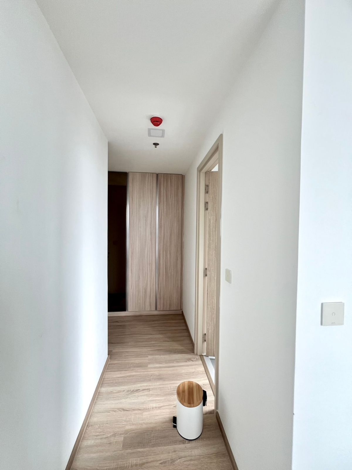 For RentCondoRatchathewi,Phayathai : Great value corner room - XT Phayathai 2 bedrooms, 2 bathrooms, 1 office or can be adjusted to dress up - Fully Furnished