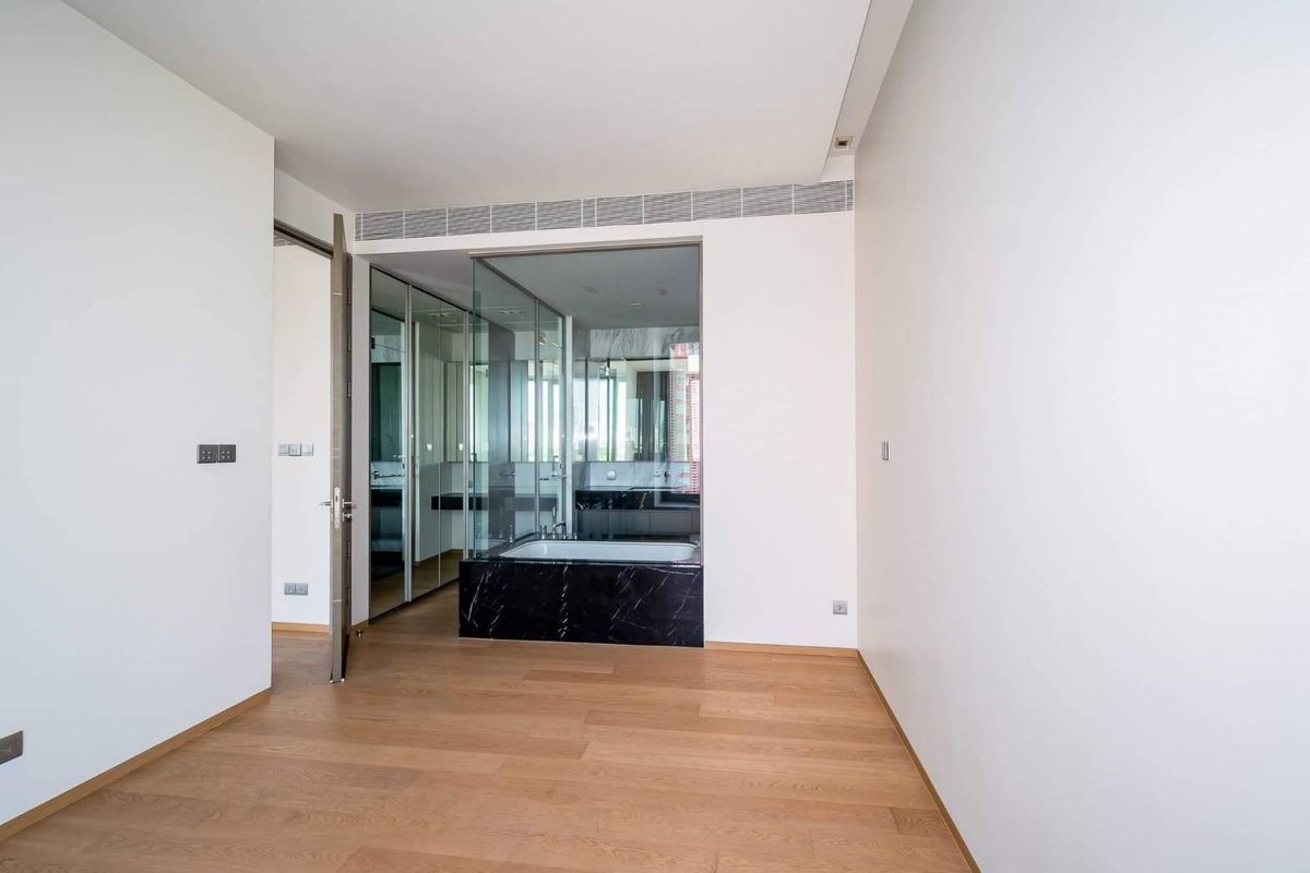 For SaleCondoSilom, Saladaeng, Bangrak : 💎 Luxury Condo for Sale at SALADAENG ONE – Brand New, Never Lived In, High Floor with Lumpini Park View, Prime Silom Location near BTS Saladaeng & MRT Lumpini, Includes Parking