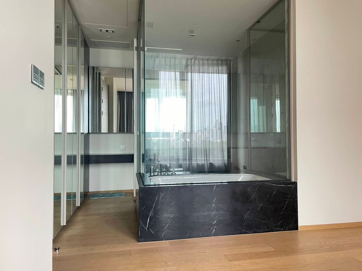 For SaleCondoSilom, Saladaeng, Bangrak : 💎 Luxury Condo for Sale at SALADAENG ONE – Brand New, Never Lived In, High Floor with Lumpini Park View, Prime Silom Location near BTS Saladaeng & MRT Lumpini, Includes Parking