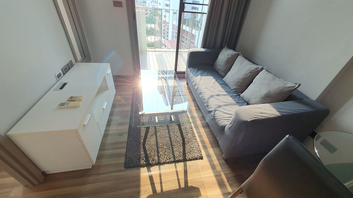 ให้เช่าคอนโดสุขุมวิท อโศก ทองหล่อ : Rare Item! ระเบียงใหญ่มาก ! BIG BALCONY!