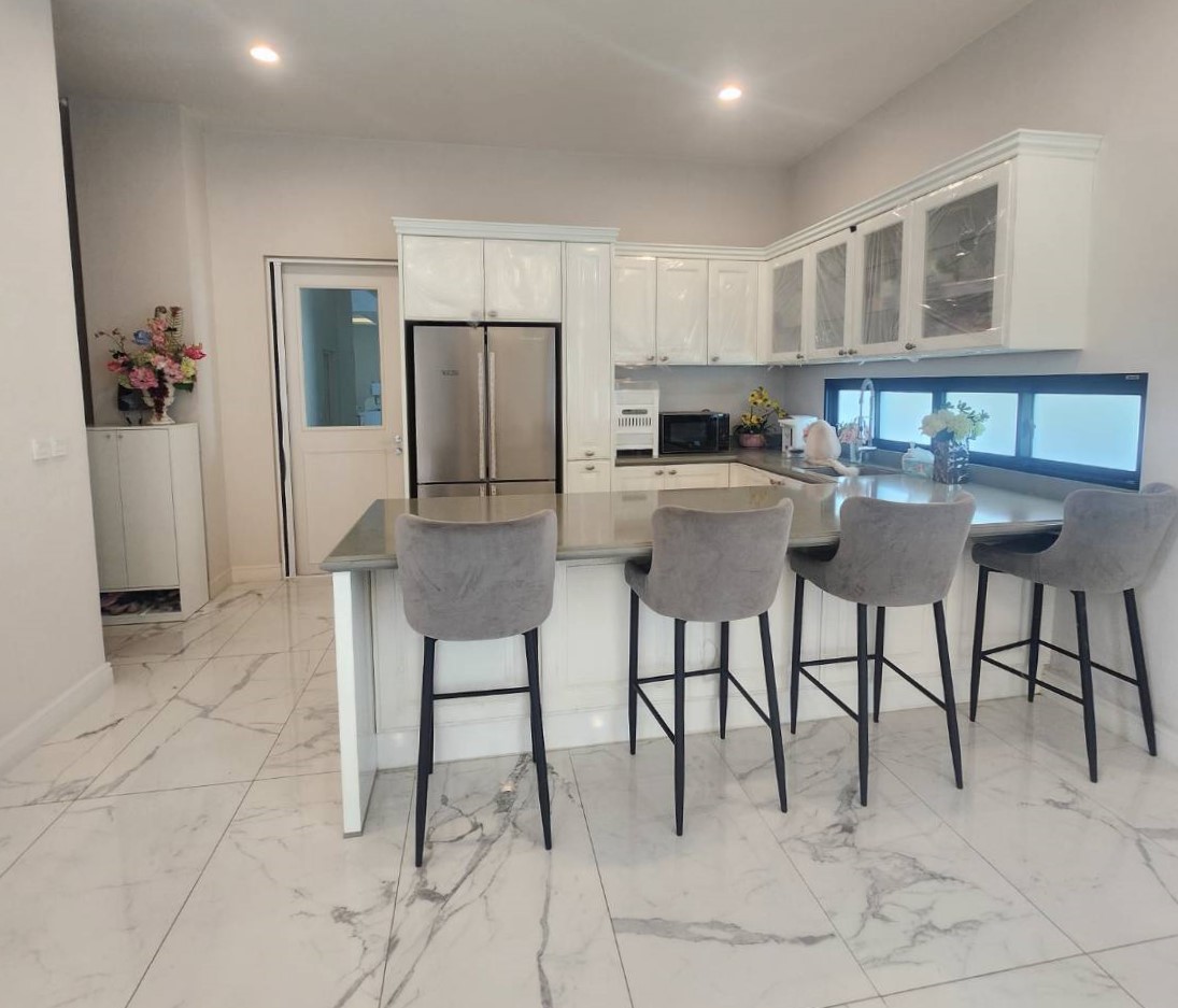 ขายบ้านพัฒนาการ ศรีนครินทร์ : 🔥ขายด่วน + 🔥บ้านแสนสิริ พัฒนาการ แบบ 4 ห้องนอน เเละ 5 ห้องน้ำ ใจกลางย่านพัฒนาการ