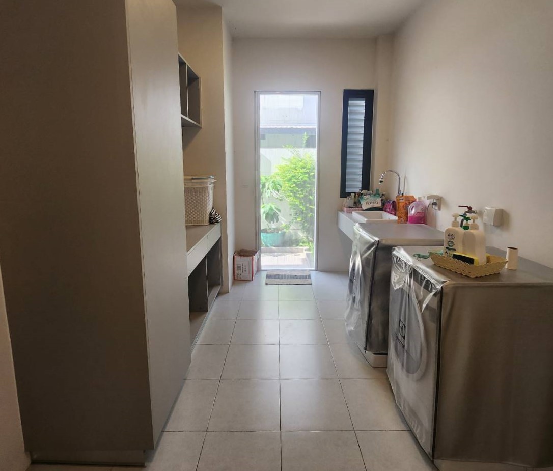 ขายบ้านพัฒนาการ ศรีนครินทร์ : 🔥ขายด่วน + 🔥บ้านแสนสิริ พัฒนาการ แบบ 4 ห้องนอน เเละ 5 ห้องน้ำ ใจกลางย่านพัฒนาการ