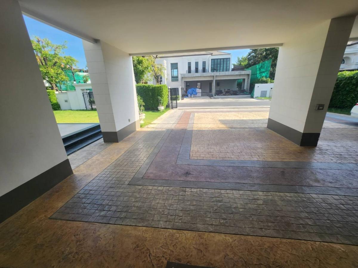 ขายบ้านพัฒนาการ ศรีนครินทร์ : 🔥ขายด่วน + 🔥บ้านแสนสิริ พัฒนาการ แบบ 4 ห้องนอน เเละ 5 ห้องน้ำ ใจกลางย่านพัฒนาการ