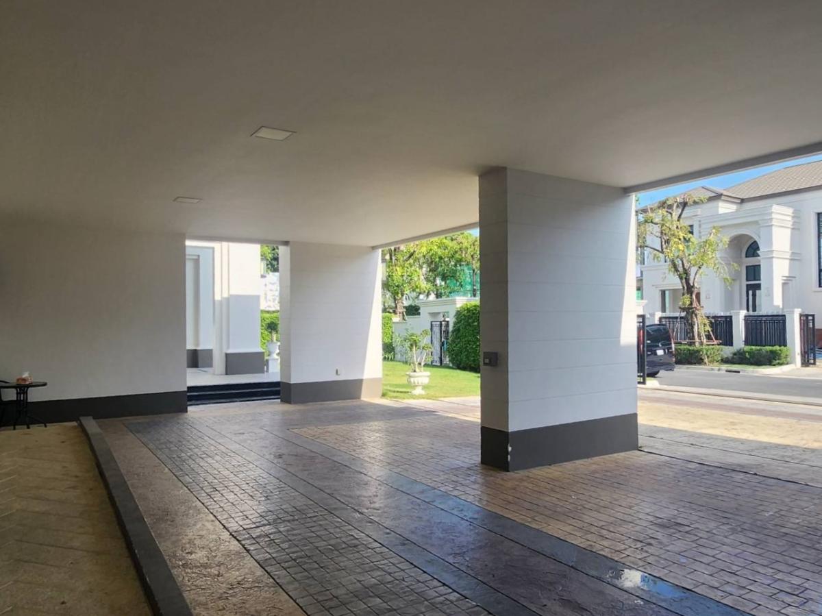 ขายบ้านพัฒนาการ ศรีนครินทร์ : 🔥ขายด่วน + 🔥บ้านแสนสิริ พัฒนาการ แบบ 4 ห้องนอน เเละ 5 ห้องน้ำ ใจกลางย่านพัฒนาการ