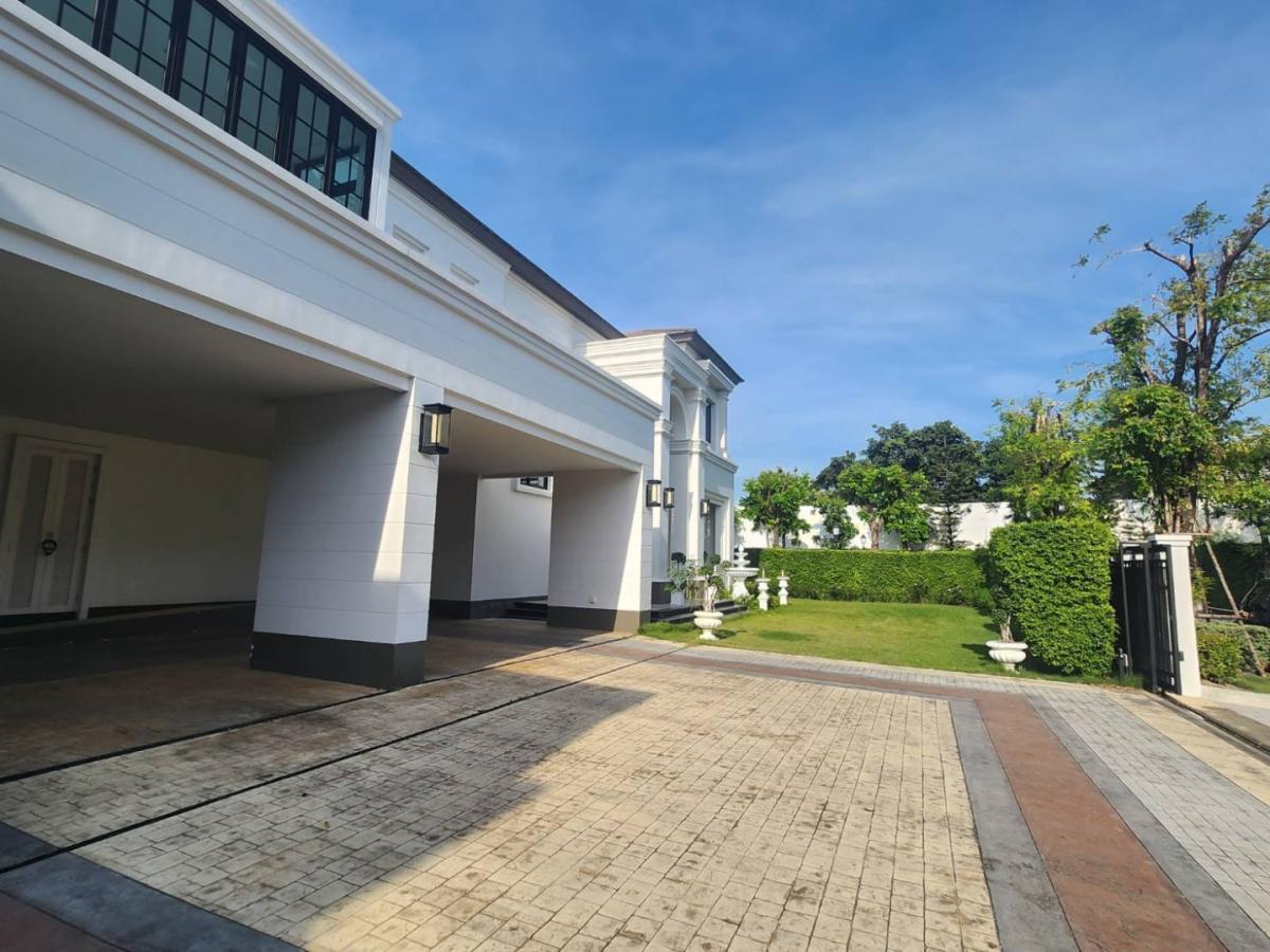 ขายบ้านพัฒนาการ ศรีนครินทร์ : 🔥ขายด่วน + 🔥บ้านแสนสิริ พัฒนาการ แบบ 4 ห้องนอน เเละ 5 ห้องน้ำ ใจกลางย่านพัฒนาการ