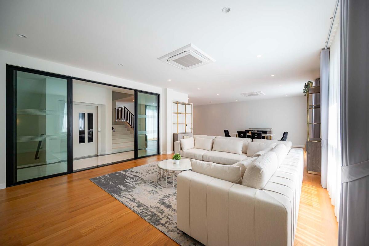 ให้เช่าบ้านพัฒนาการ ศรีนครินทร์ : 🔥ให้เช่าด่วน+🔥	แซงค์ รอยัล กรุงเทพกรีฑา ใกล้ โรงเรียนนานาชาติ Brighton College Bangkok, Wellington International School , ABAC เฟอร์นิเจอร์ครบ พร้อมเข้าอยู่