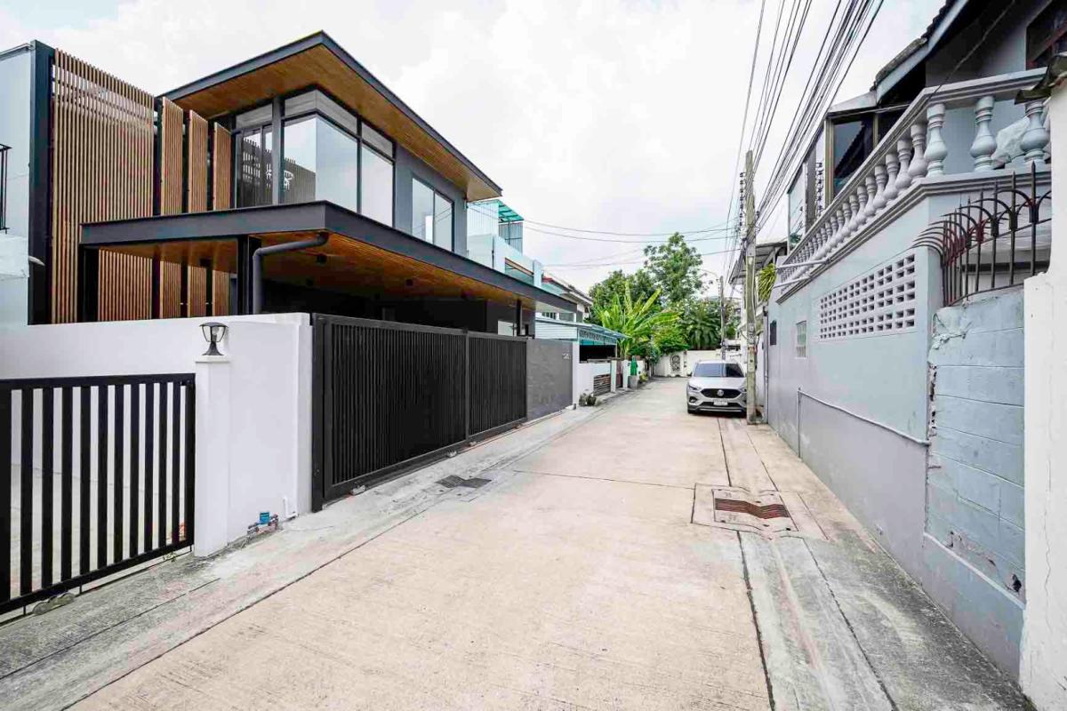 ขายบ้านอ่อนนุช อุดมสุข : 🔥ขายด่วน + 🔥บ้านเดี่ยวพร้อมสระส่วนตัว 3 ห้องนอน 4 ห้องน้ำ สุขุมวิท 60/1❗