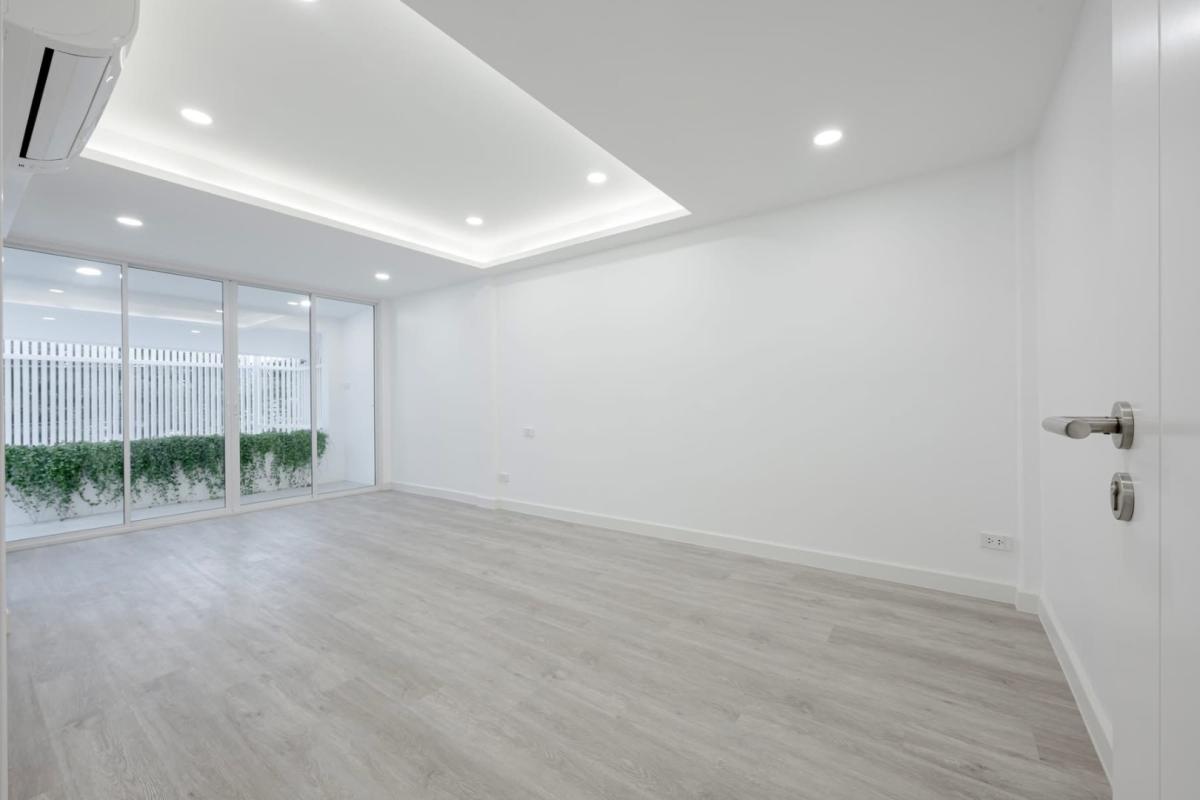 ขายทาวน์โฮมสุขุมวิท อโศก ทองหล่อ : 🔥ขายด่วน + 🔥Baan Khlongtan Nivet  3ชั้น แบบ Modern Luxury ย่านทำเลศักยภาพโซนสุขุมวิท