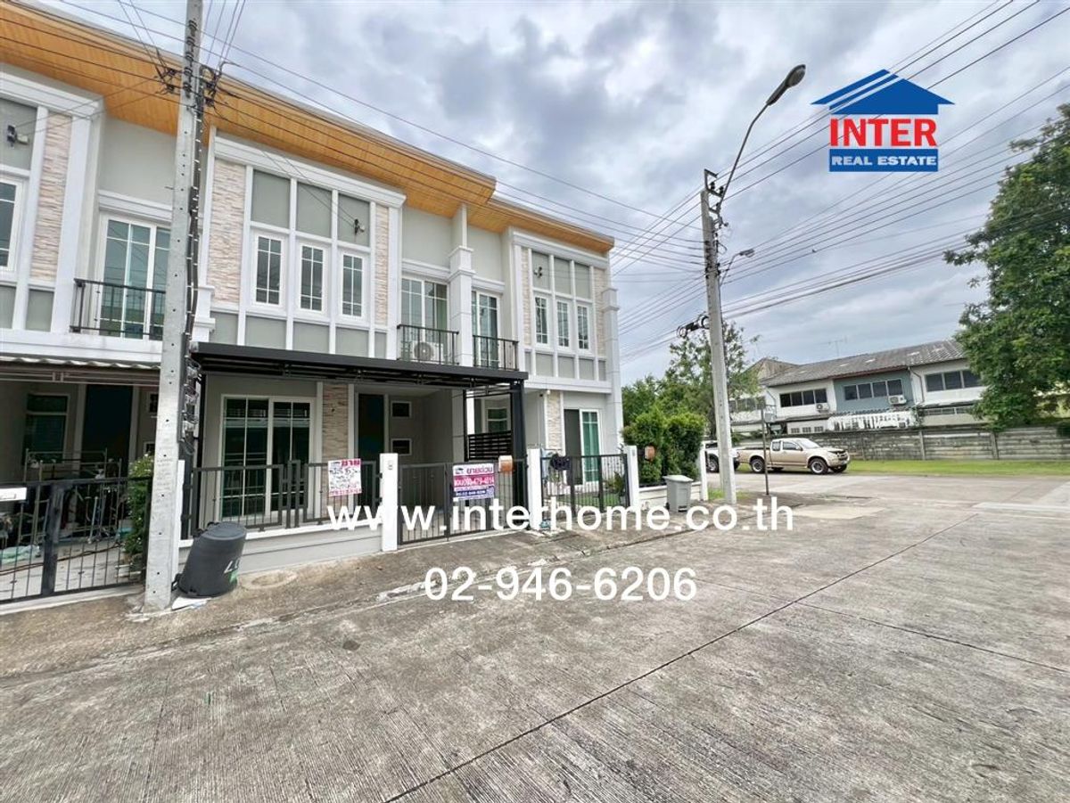ขายทาวน์โฮมนวมินทร์ รามอินทรา : ทาวน์โฮม 2 ชั้น 16.3 ตร.ว. หมู่บ้านโกลเด้นทาวน์ รามอินทรา-คู้บอน ซอยคู้บอน27 แยก17 ถนนรามอินทรา ถนนเลียบคลองสอง เขตบางเขน กรุงเทพมหานคร