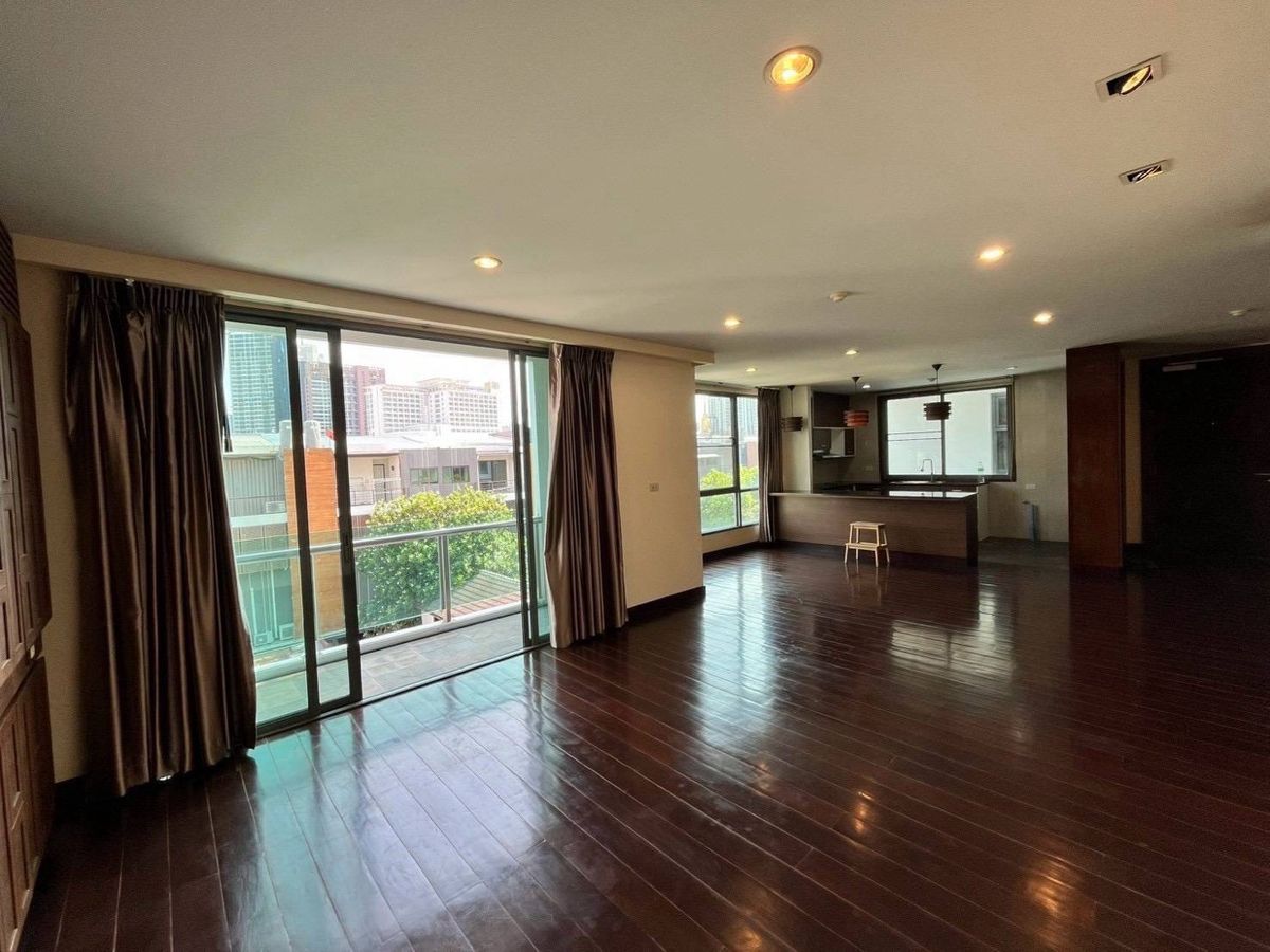 ขายคอนโดอ่อนนุช อุดมสุข : 3bed 3bath 123sqm condo near ekkamai station 1in walking 