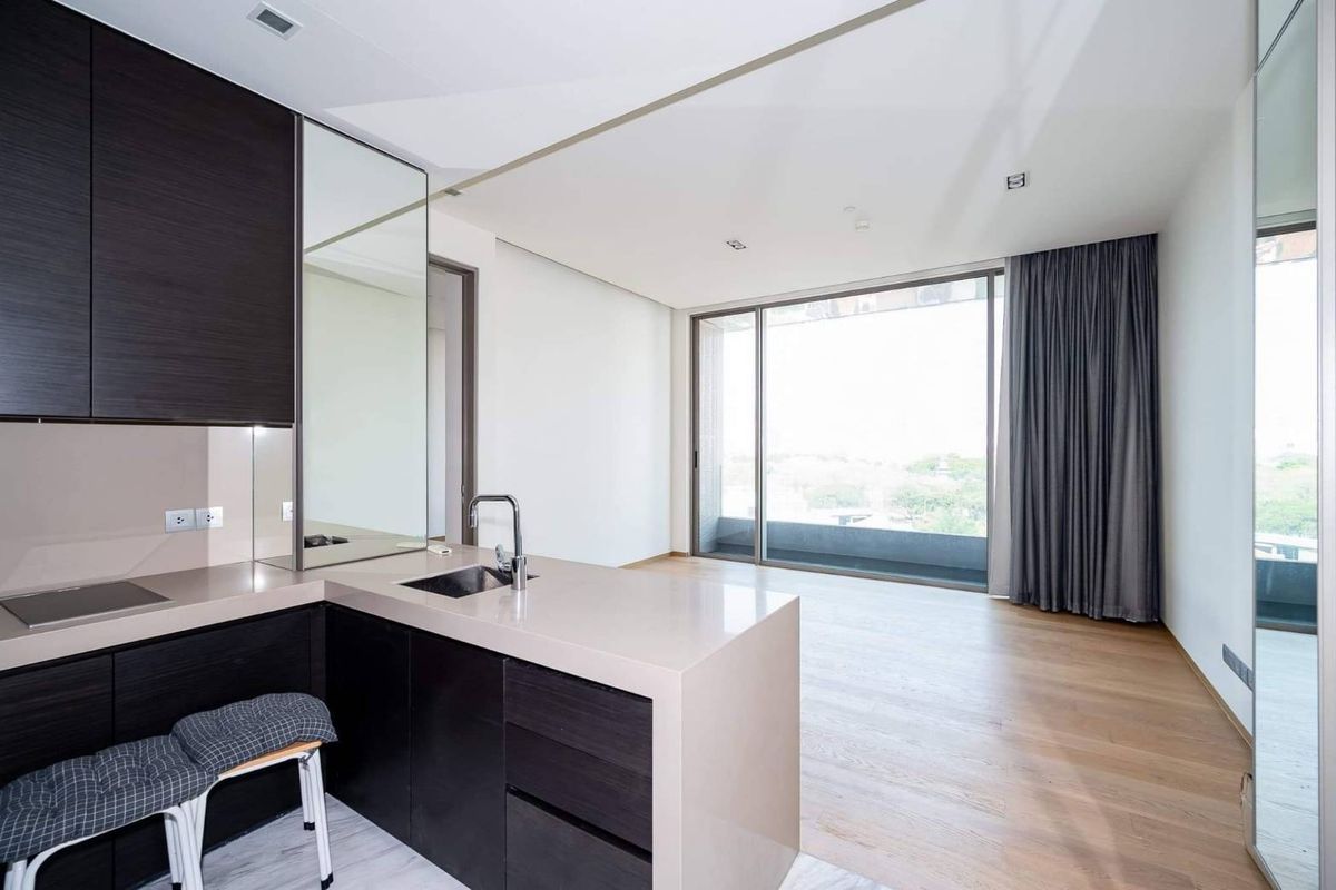 For SaleCondoSilom, Saladaeng, Bangrak : 💎 Luxury Condo for Sale at SALADAENG ONE – Brand New, Never Lived In, High Floor with Lumpini Park View, Prime Silom Location near BTS Saladaeng & MRT Lumpini, Includes Parking
