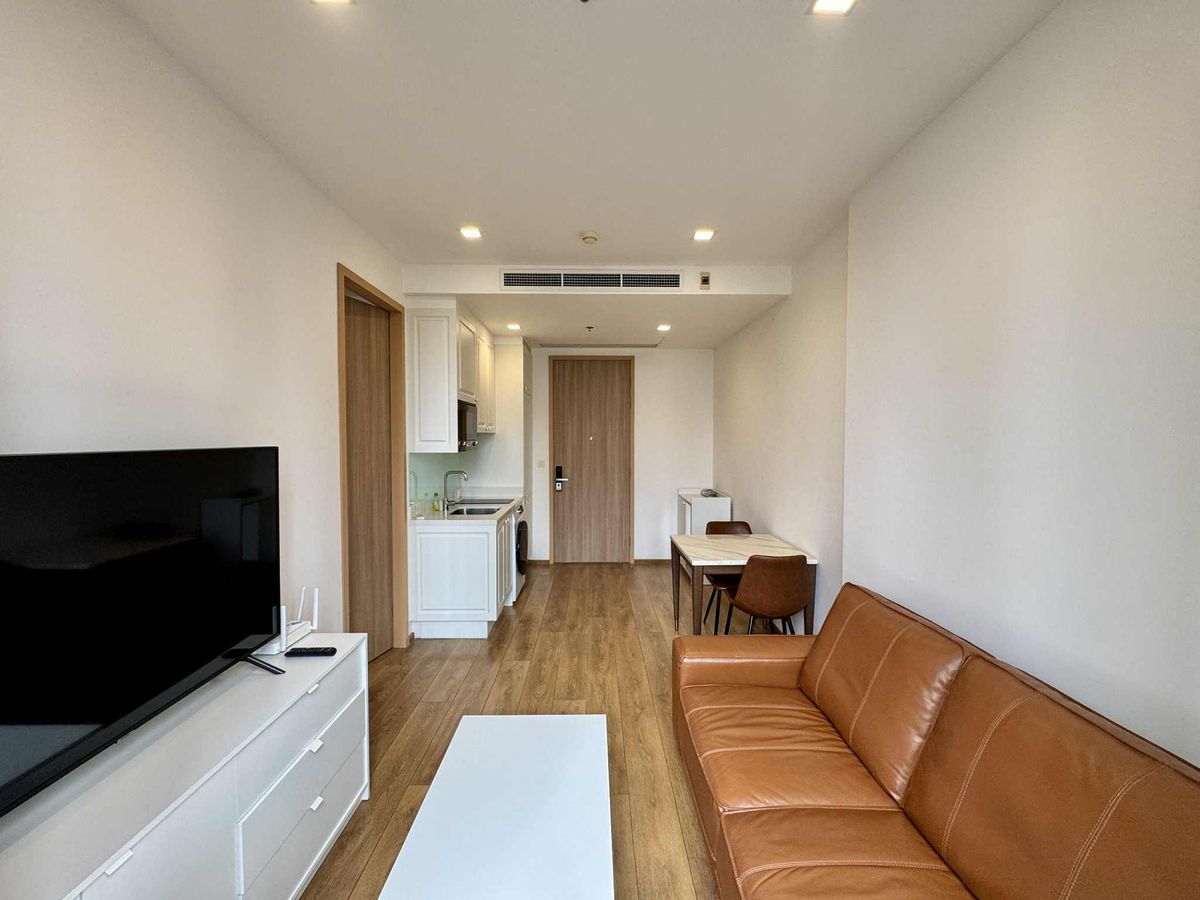 For RentCondoSukhumvit, Asoke, Thonglor : Rent a NOBLE BE33 (Noble Beetty Tree) near BTS Phrom Phong only 500 meters.