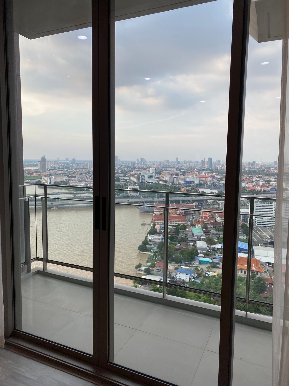 ขายคอนโดบางซื่อ วงศ์สว่าง เตาปูน : ลดแรง!! Unit วิวแม่น้ำ 333 Riverside