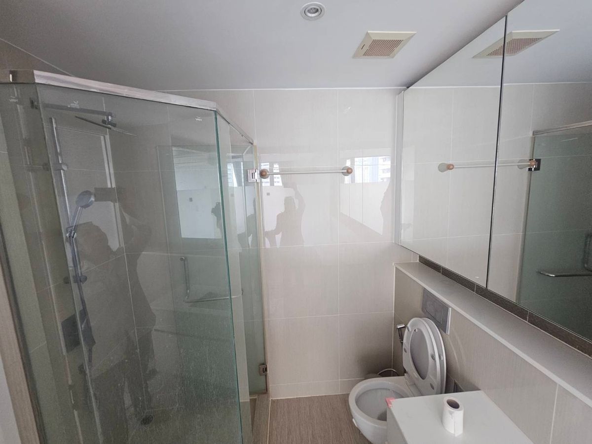 For RentCondoSukhumvit, Asoke, Thonglor : New renovated room, very beautiful, beautiful city view, 2 bedrooms, 2 bathrooms, AH Condo, Sukhumvit 43