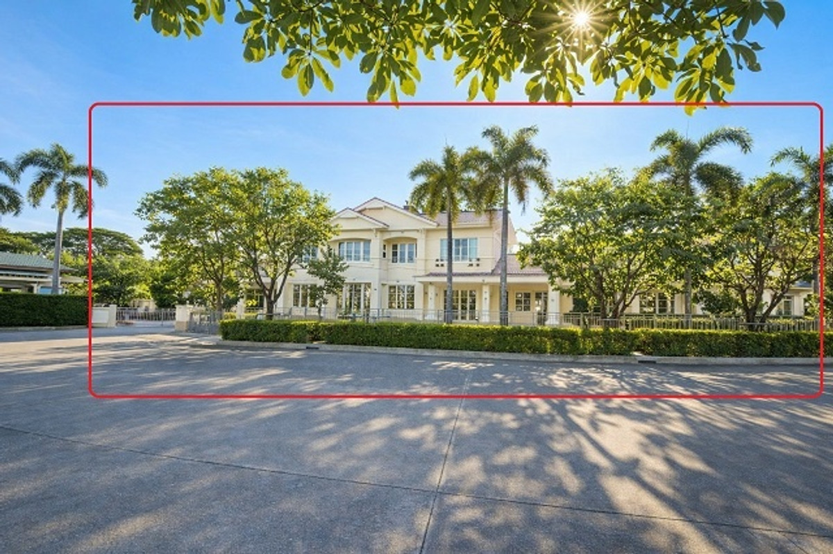 For RentHouseKaset Nawamin,Ladplakao :  6bed For rent-sale luxury 2-storey mansion 2 large houses next to each other 154 sq.w. 504 sq.m.Thanommit Market Plenary Mall 1.1km MRT Watcharapol 2.1 km Little Koala International Kindergarten 3.3 km 6 bed 4 bath 74,998 B-M For sale 19.99 million With 