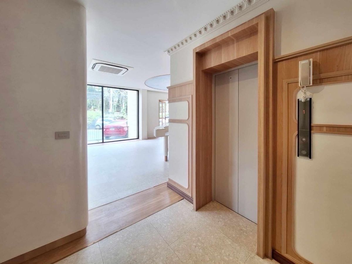 ให้เช่าโฮมออฟฟิศบางนา แบริ่ง ลาซาล : ปล่อยเช่า โฮมออฟฟิศหรู 2 คูหา บางนา 