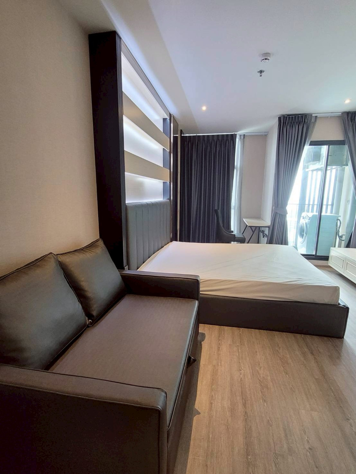 For RentCondoSukhumvit, Asoke, Thonglor : (FOR RENT) RHYTHM Ekkamai I Studio, Fully Furnished & Equipped. Near 🚆BTS Ekkamai																									