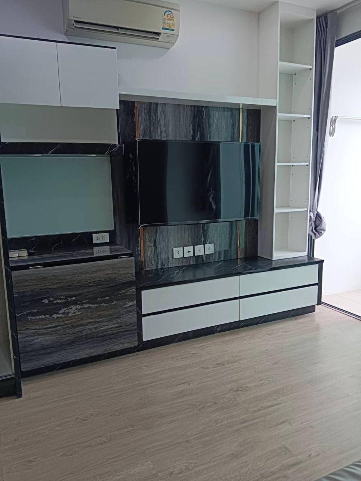 คอนโดสยาม จุฬา สามย่าน : Ideo Q Chula Samyan【𝐒𝐄𝐋𝐋 & 𝐑𝐄𝐍𝐓】🔥อยู่ได้จริงทุกวัน กับห้องแต่งครบสไตล์โปร่งโล่งสบายตา🔥  ติดต่อไลน์ไอดี: @hacondo