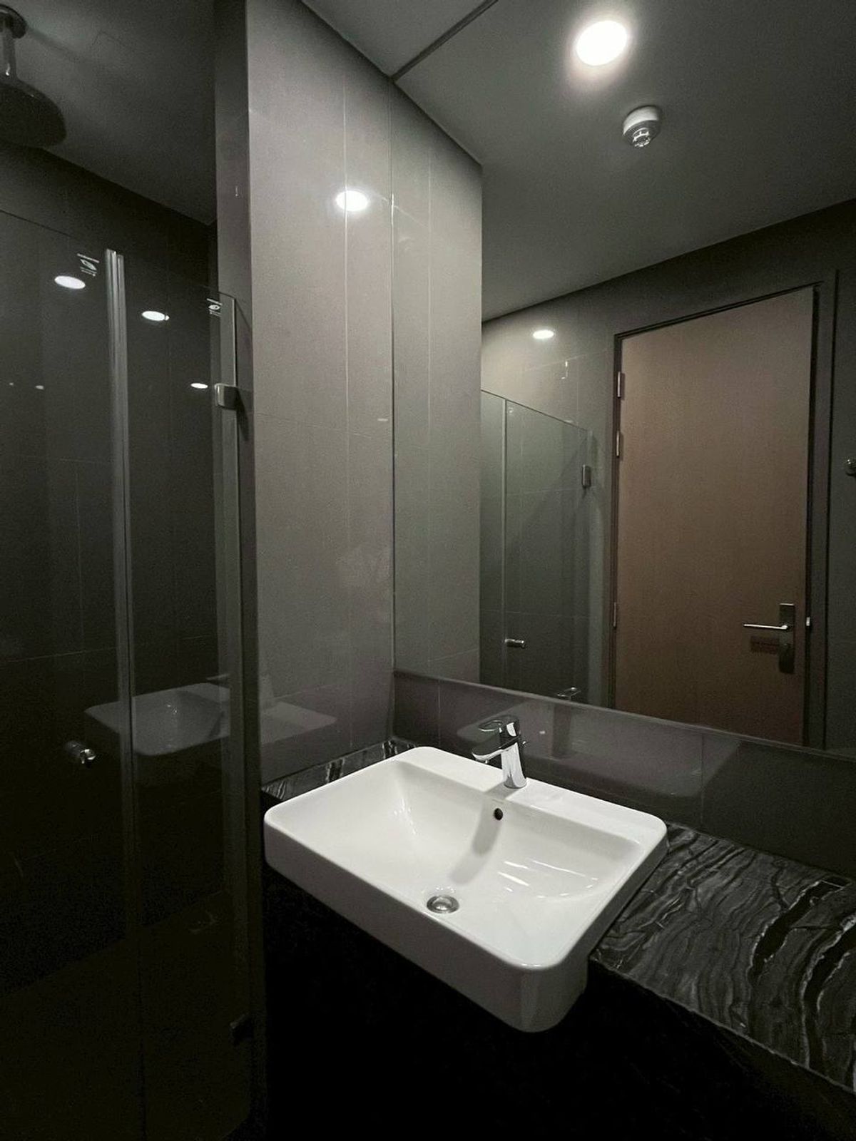 CondoSiam Paragon ,Chulalongkorn,Samyan : Ashton Chula Silom【𝐒𝐄𝐋𝐋 & 𝐑𝐄𝐍𝐓】🔥Luxurious dark tone with a simple and expensive look, suitable for stylish city people🔥  Contact Line ID: @hacondo