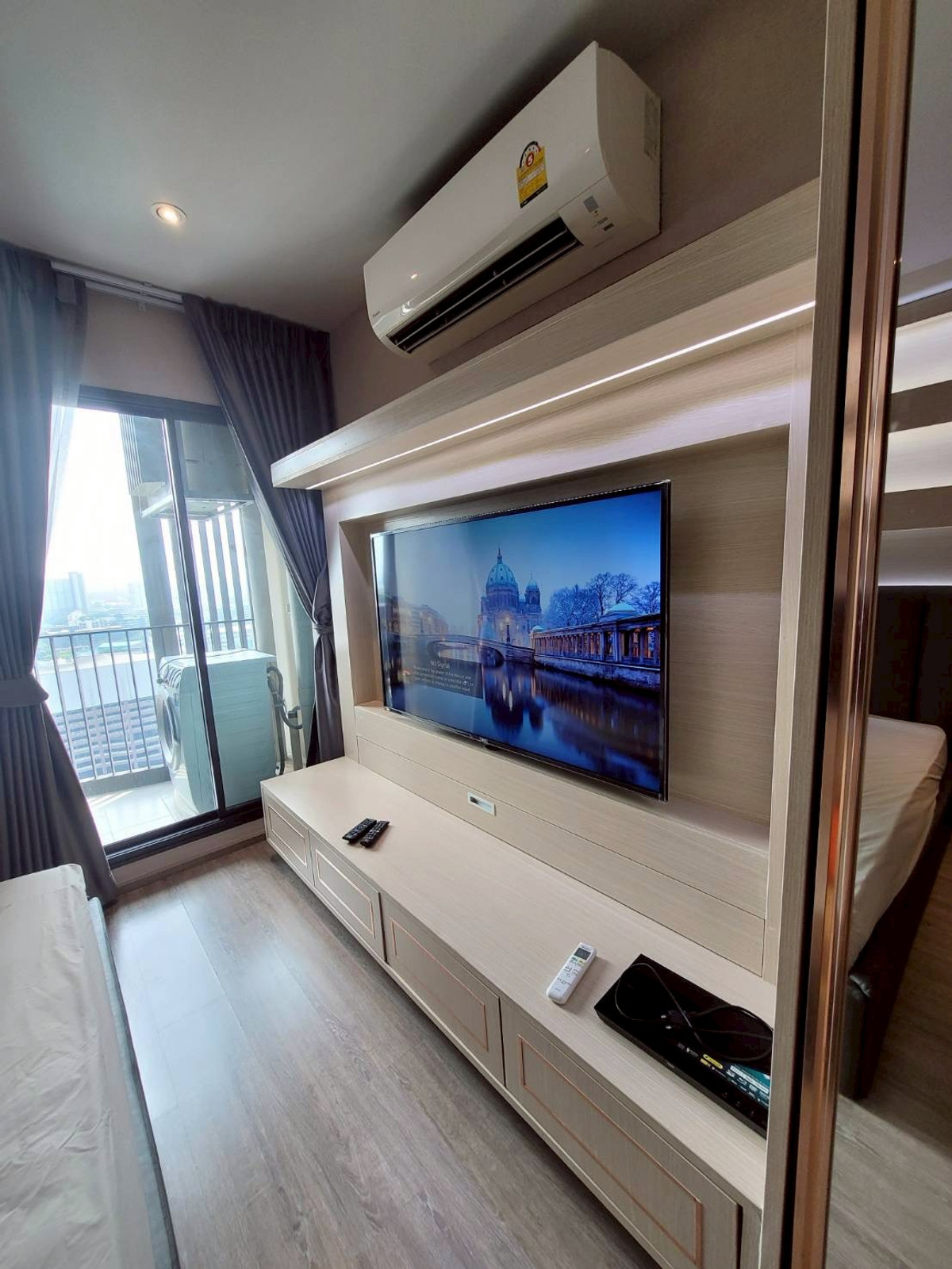 For RentCondoSukhumvit, Asoke, Thonglor : (FOR RENT) RHYTHM Ekkamai I Studio, Fully Furnished & Equipped. Near 🚆BTS Ekkamai																									