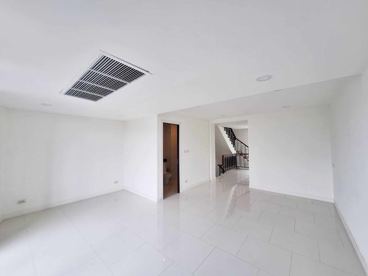 ให้เช่าโฮมออฟฟิศบางนา แบริ่ง ลาซาล : ปล่อยเช่า โฮมออฟฟิศหรู 2 คูหา บางนา 