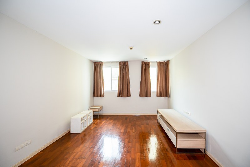 ขายคอนโดนานา : 🔥ขายด่วน + 🔥Siri On 8 ห้องหัวมุม 3 ห้องนอน 2 ห้องน้ำ ใกล้ BTS นานา❗