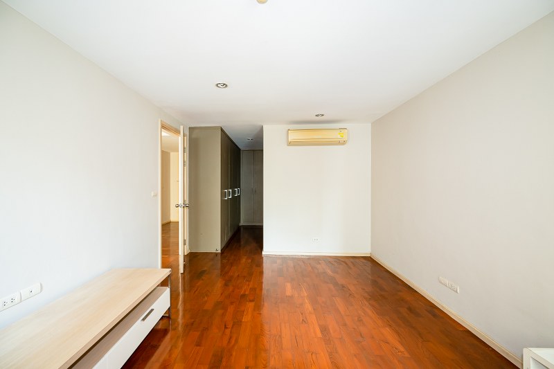 ขายคอนโดนานา : 🔥ขายด่วน + 🔥Siri On 8 ห้องหัวมุม 3 ห้องนอน 2 ห้องน้ำ ใกล้ BTS นานา❗