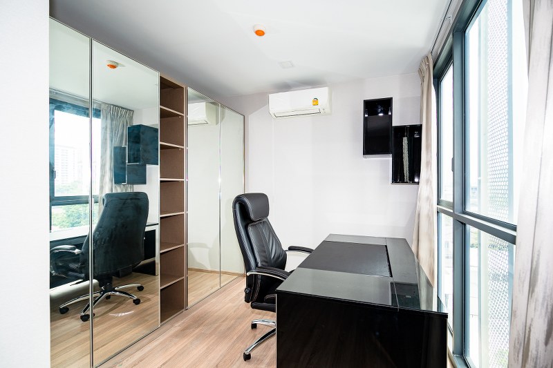 ขายคอนโดสุขุมวิท อโศก ทองหล่อ : 🔥ขายด่วน + 🔥Taka HAUS  2 ห้องนอน และ 2 ห้องน้ำ มีรถรับส่ง BTS เอกมัย และ BTS ทองหล่อ ❗