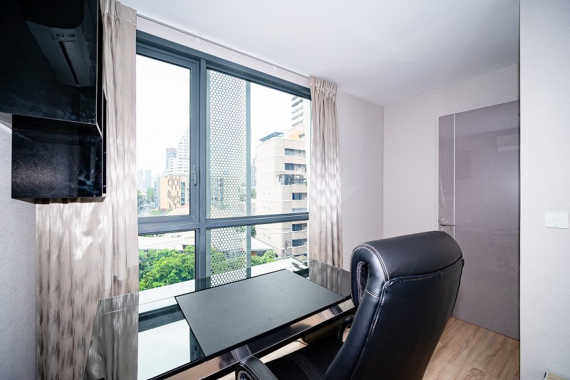 ขายคอนโดสุขุมวิท อโศก ทองหล่อ : 🔥ขายด่วน + 🔥Taka HAUS  2 ห้องนอน และ 2 ห้องน้ำ มีรถรับส่ง BTS เอกมัย และ BTS ทองหล่อ ❗