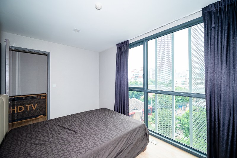 ขายคอนโดสุขุมวิท อโศก ทองหล่อ : 🔥ขายด่วน + 🔥Taka HAUS  2 ห้องนอน และ 2 ห้องน้ำ มีรถรับส่ง BTS เอกมัย และ BTS ทองหล่อ ❗