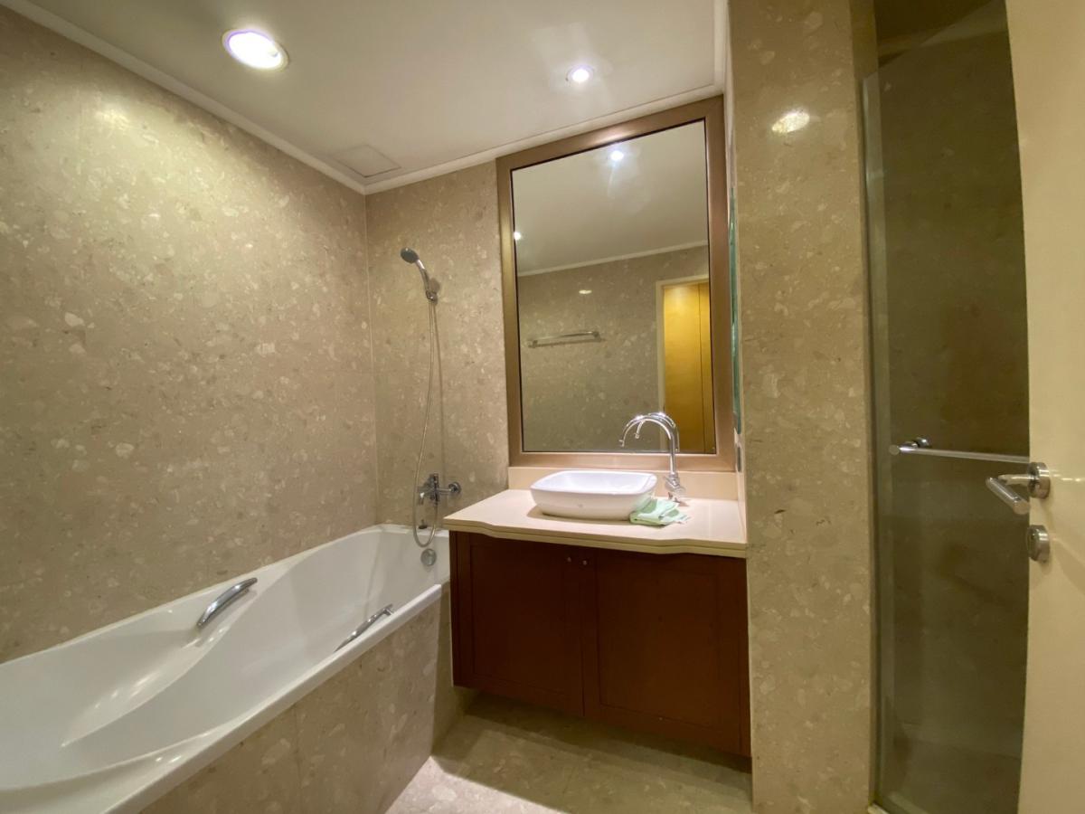 ขายคอนโดวิทยุ ชิดลม หลังสวน : 🔥ขายด่วน + 🔥บ้านสิริฤดี คอนโดโล-ไรส์ใกล้ BTS เพลินจิต 2 ห้องนอน 2 ห้องน้ำ