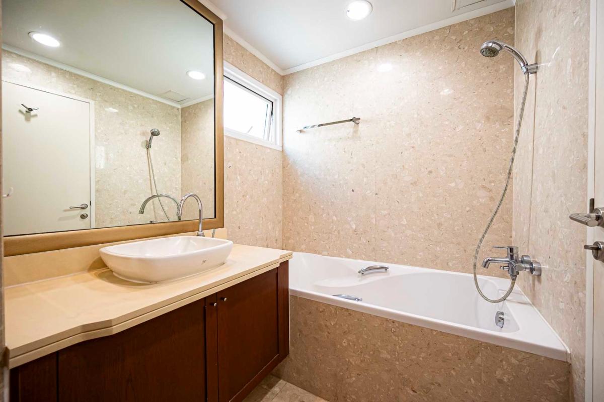 ขายคอนโดวิทยุ ชิดลม หลังสวน : 🔥ขายด่วน + 🔥บ้านสิริฤดี คอนโด 2 ห้องนอนซอยร่วมฤดี ใกล้ BTS เพลินจิต