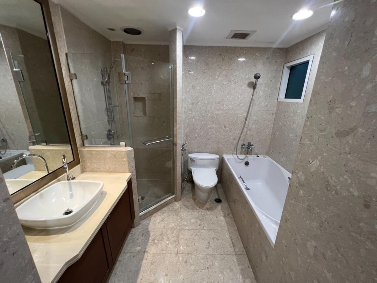 For SaleCondoWitthayu, Chidlom, Langsuan, Ploenchit : 🔥Urgent sale + 🔥Baan Siriruedee, Low Rise Condo, near BTS Phloen Chit, 1 bedroom, 1 bathroom