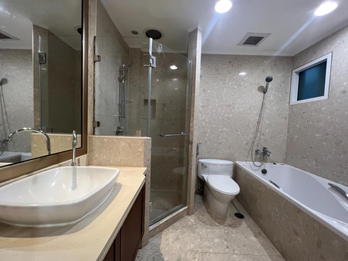 For SaleCondoWitthayu, Chidlom, Langsuan, Ploenchit : 🔥Urgent sale + 🔥Baan Siriruedee, Low Rise Condo, near BTS Phloen Chit, 1 bedroom, 1 bathroom