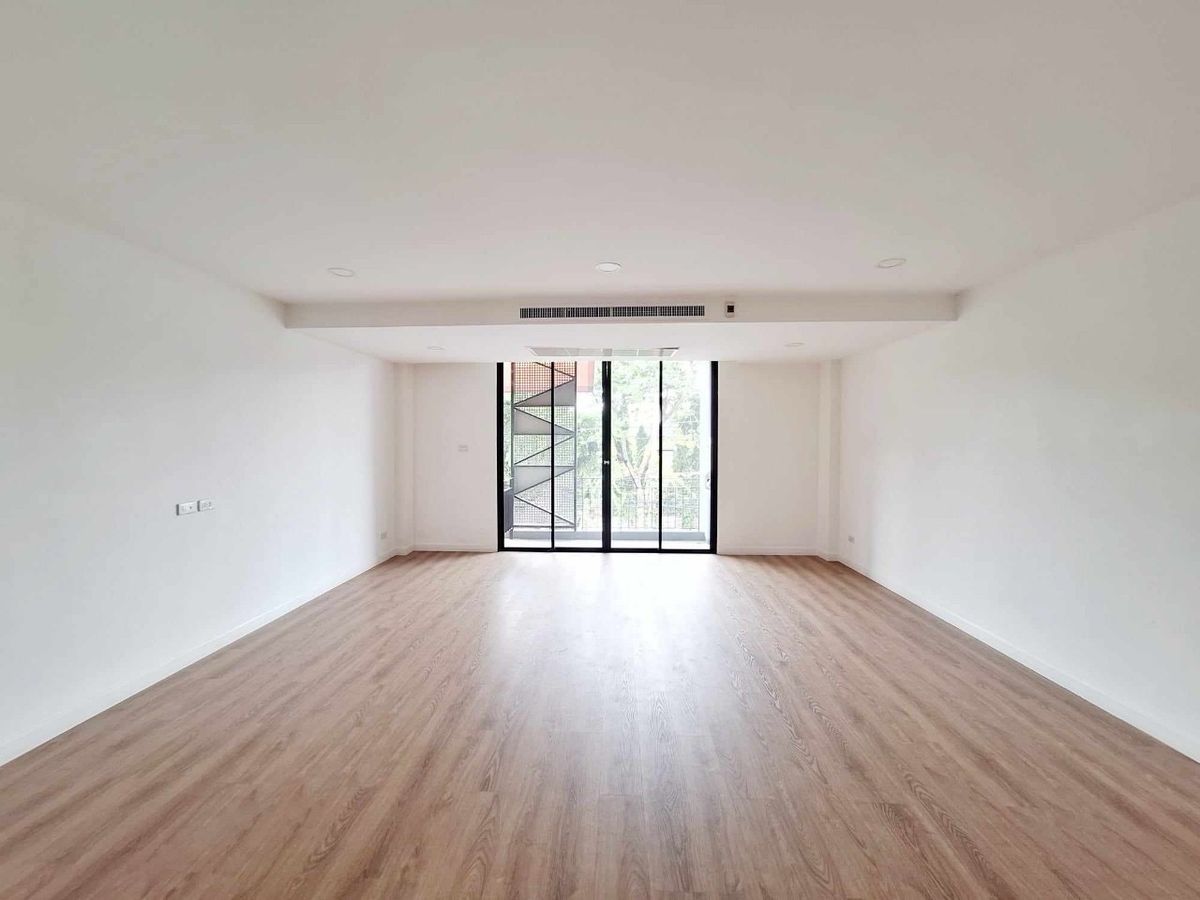 ให้เช่าโฮมออฟฟิศบางนา แบริ่ง ลาซาล : ปล่อยเช่า โฮมออฟฟิศหรู 2 คูหา บางนา 