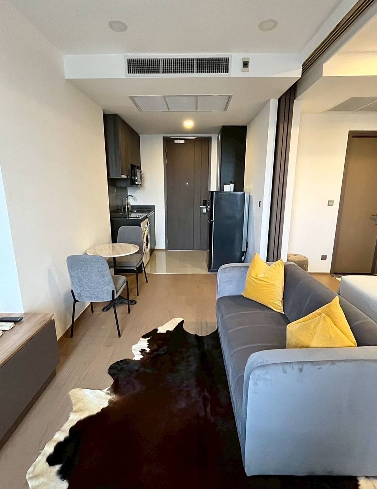 CondoSiam Paragon ,Chulalongkorn,Samyan : Ashton Chula Silom【𝐒𝐄𝐋𝐋 & 𝐑𝐄𝐍𝐓】🔥Luxurious dark tone with a simple and expensive look, suitable for stylish city people🔥  Contact Line ID: @hacondo