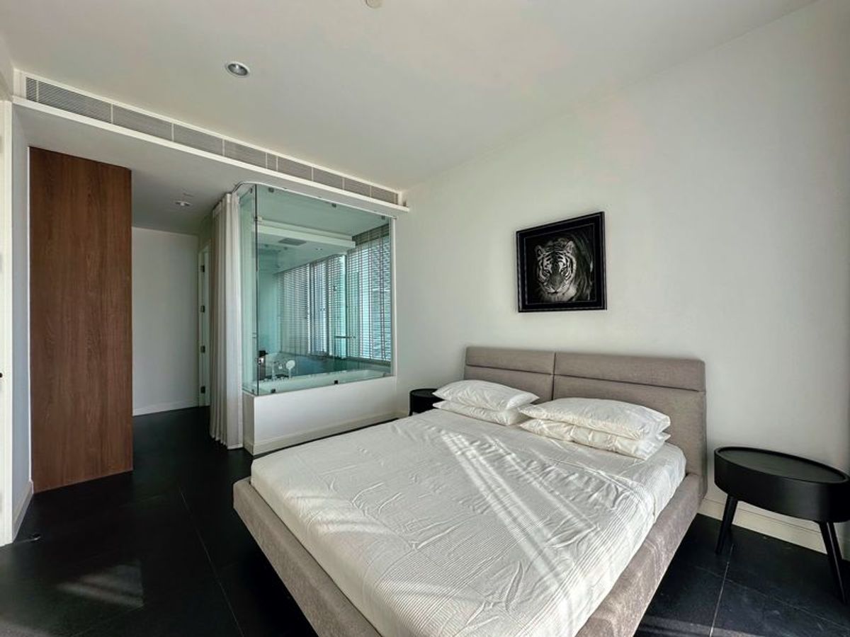 For RentCondoWitthayu, Chidlom, Langsuan, Ploenchit : For rent condo 185 Rajadamri  2 Bed 2 Bath 107.96 Sq.m (S15-32807R)