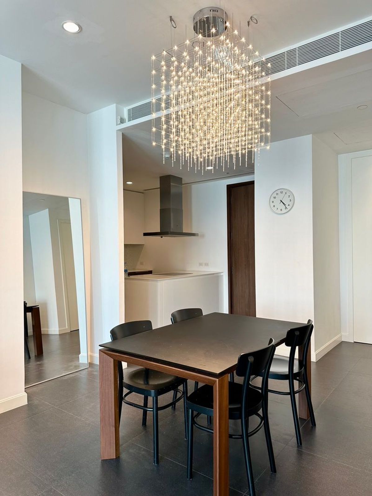 For RentCondoWitthayu, Chidlom, Langsuan, Ploenchit : For rent condo 185 Rajadamri  2 Bed 2 Bath 107.96 Sq.m (S15-32807R)