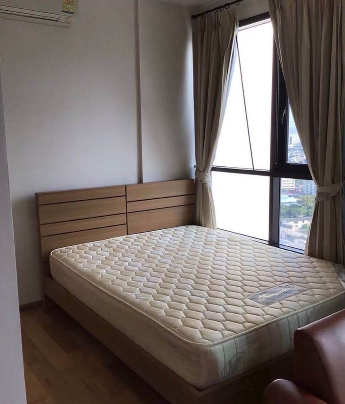 For RentCondoWongwianyai, Charoennakor : Rent RR514 Fuse Sathorn-Taksin. Beautiful room, complete furniture near the Wongwian Yai BTS.