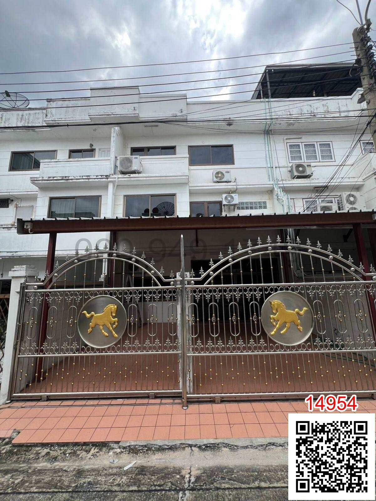 ให้เช่าทาวน์โฮมพระราม 3 สาธุประดิษฐ์ : เช่า ทาวน์เฮาส์ 3 ชั้น หมู่บ้านศรีปราโมทย์ ห่างจากโลตัส พระราม3 เพียง 200 เมตร