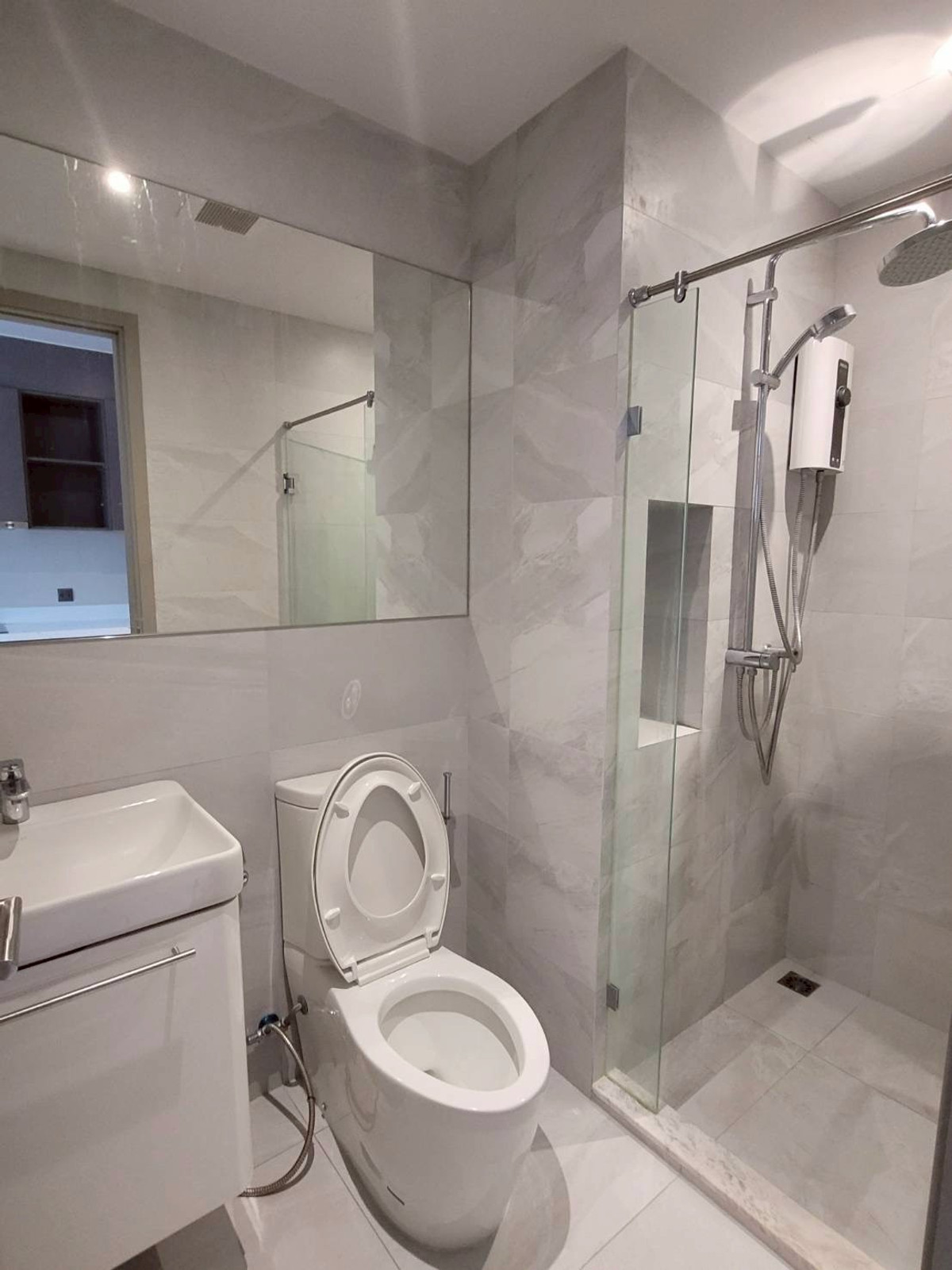 For RentCondoSukhumvit, Asoke, Thonglor : (FOR RENT) RHYTHM Ekkamai I Studio, Fully Furnished & Equipped. Near 🚆BTS Ekkamai																									