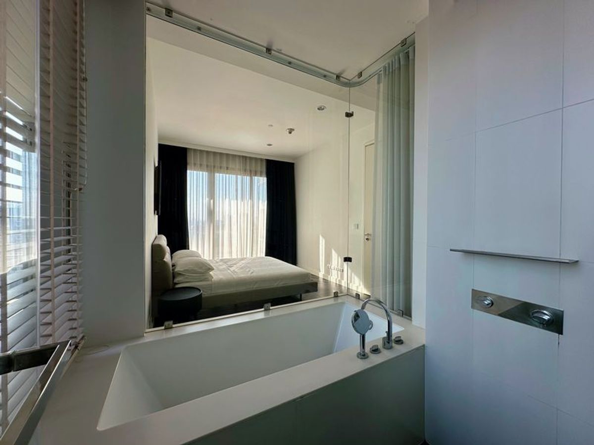 For RentCondoWitthayu, Chidlom, Langsuan, Ploenchit : For rent condo 185 Rajadamri  2 Bed 2 Bath 107.96 Sq.m (S15-32807R)