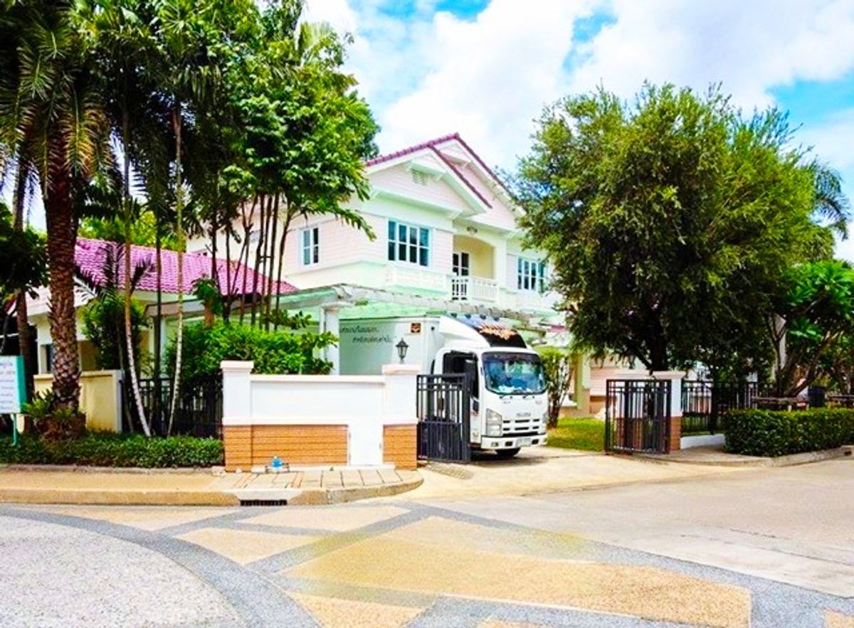 ให้เช่าบ้านเกษตร นวมินทร์ ลาดปลาเค้า : ให้เช่า-ขาย คฤหาสน์หรู 2 ชั้น 2 หลังใหญ่ ติดกัน พร้อมเฟอร์ บิ้วท์อินครบ 6นอน ตลาดถนอมมิตร เพลินนารี่มอลล์1.1 กม. MRTวัชรพล 2.1 กม.